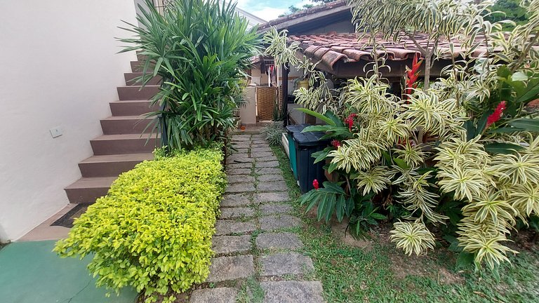 Suíte térrea para até 6 pessoas, dois ambientes.